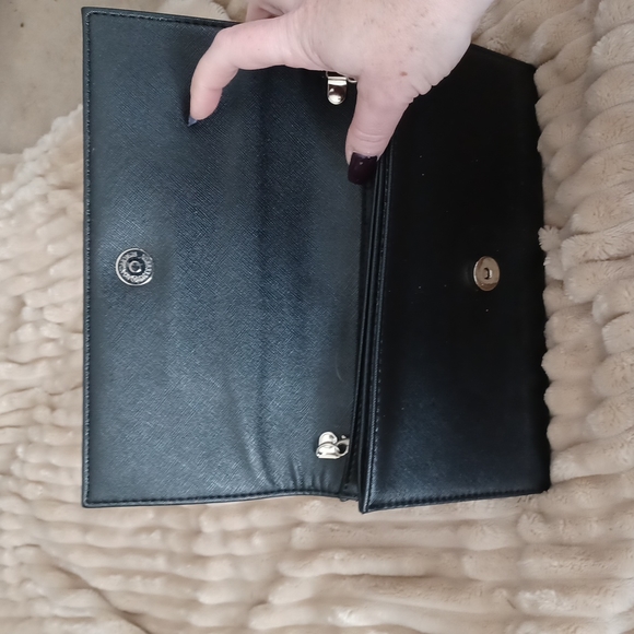 Clutch - Picture 3 of 3